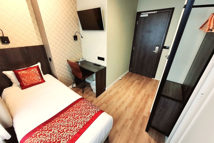 Room 3 of 45
