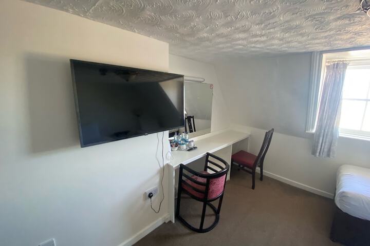 Room 27 of 87