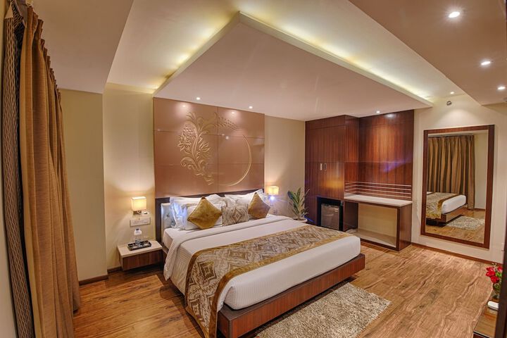 Room 8 of 28