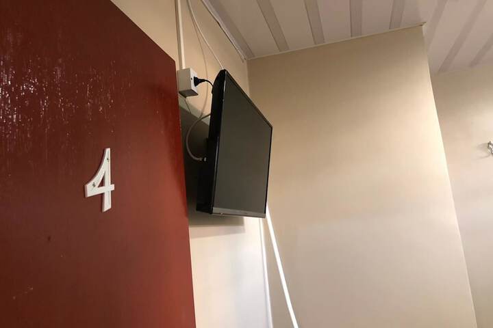 Room 6 of 46