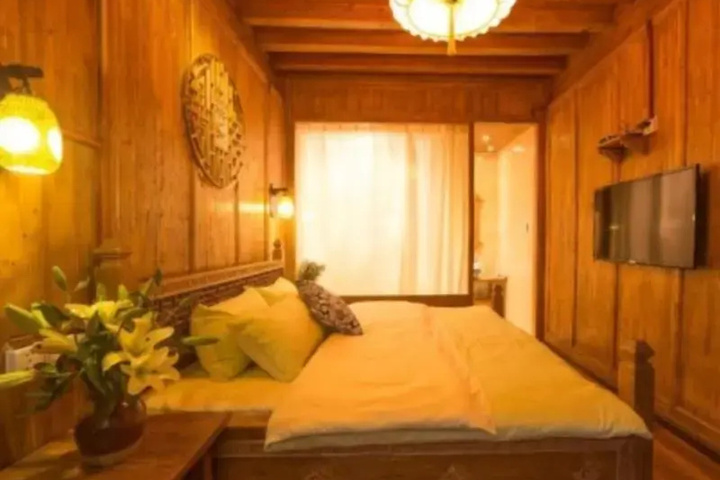 Room 5 of 14