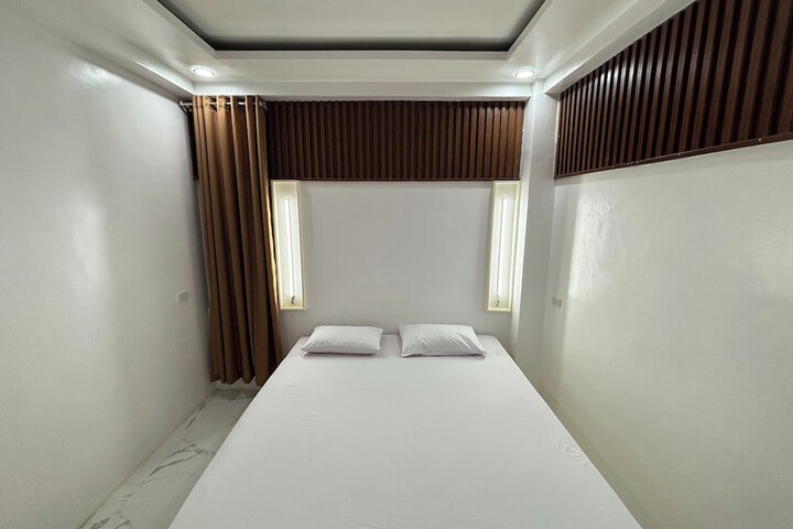 Room 3 of 20