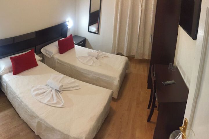 Room 28 of 47