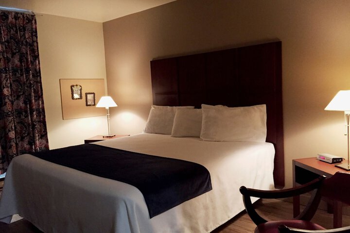 Room 8 of 34