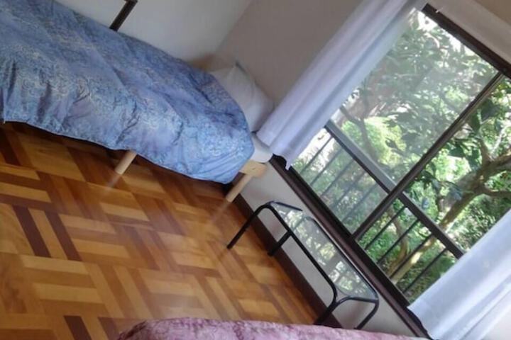 Room 4 of 9