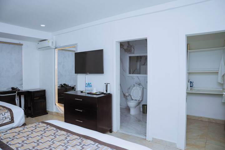Room 16 of 31