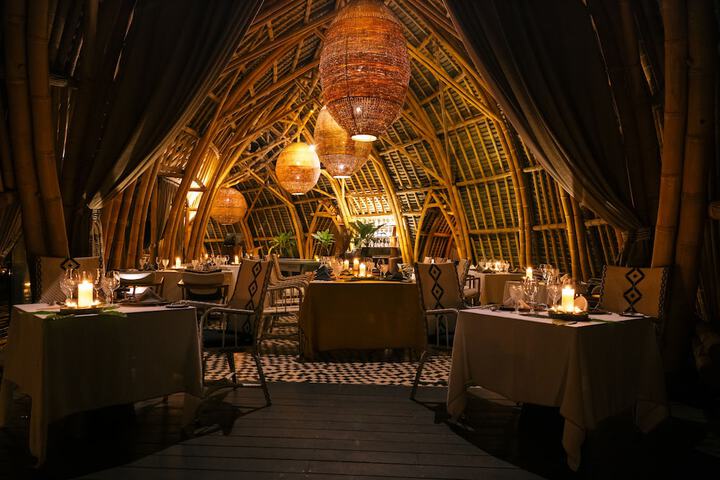 Dining 48 of 65