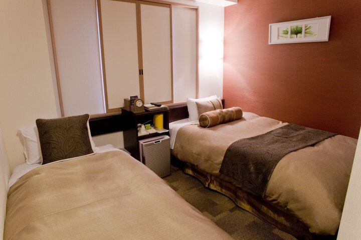 Room 4 of 33
