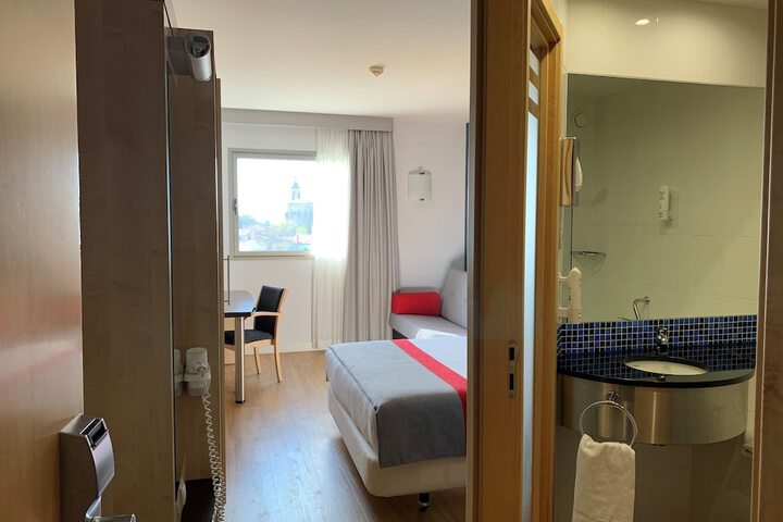 Room 15 of 40