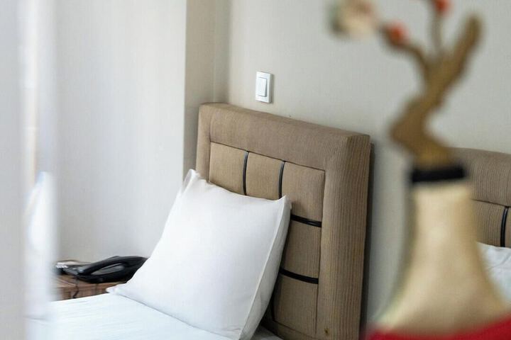 Room 10 of 38