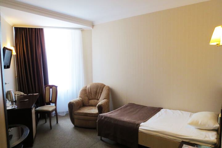 Room 17 of 90