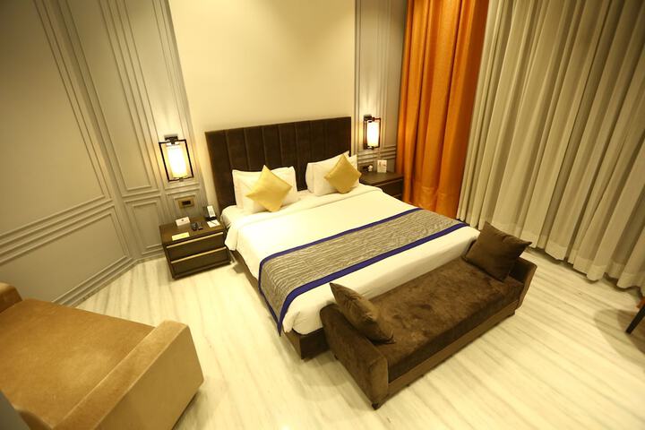 Room 34 of 73