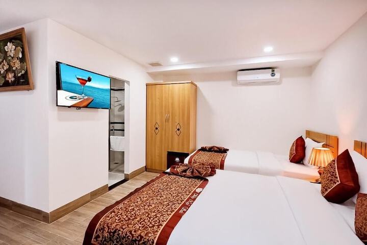 Room 9 of 36