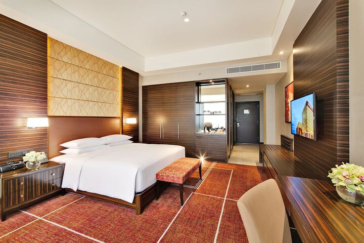Room 13 of 84