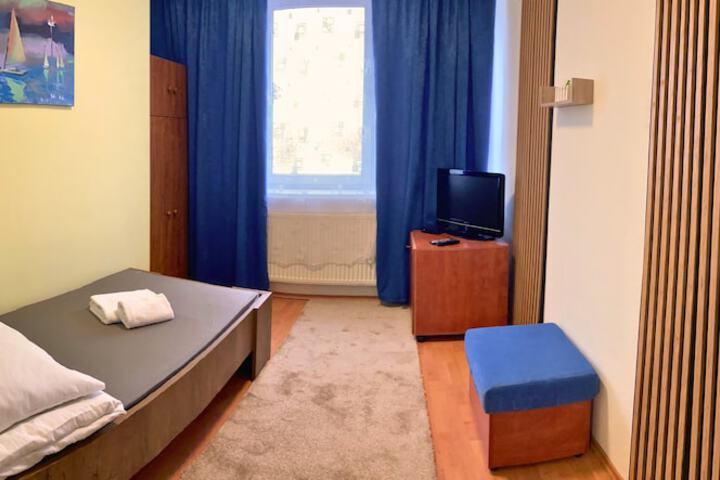 Room 6 of 40