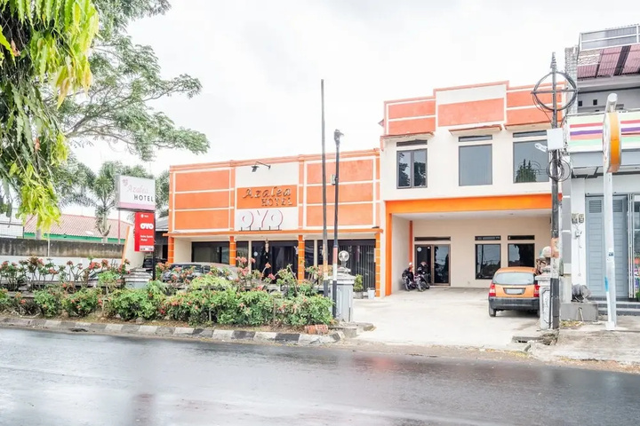 Hotel Azalea Syariah by OYO Rooms