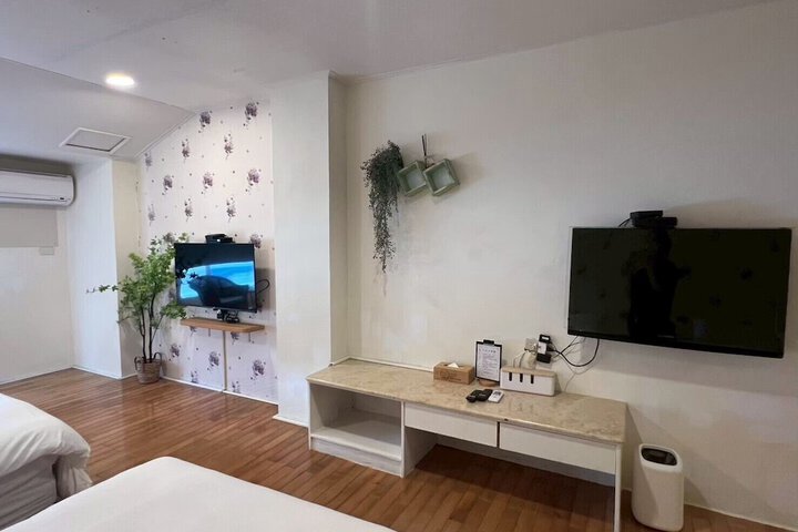 Room 29 of 76