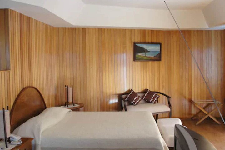 Room 11 of 60