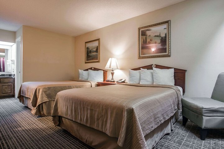 2 Double Beds (5 of 5)