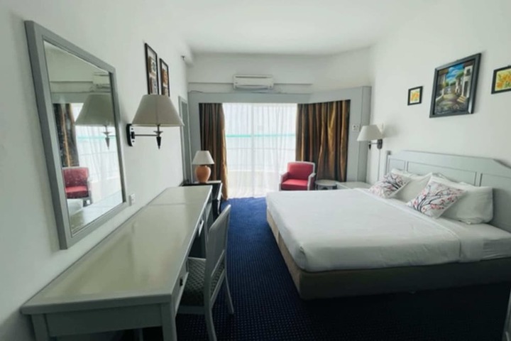 Room 106 of 650