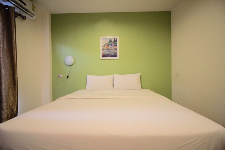 Room 11 of 48