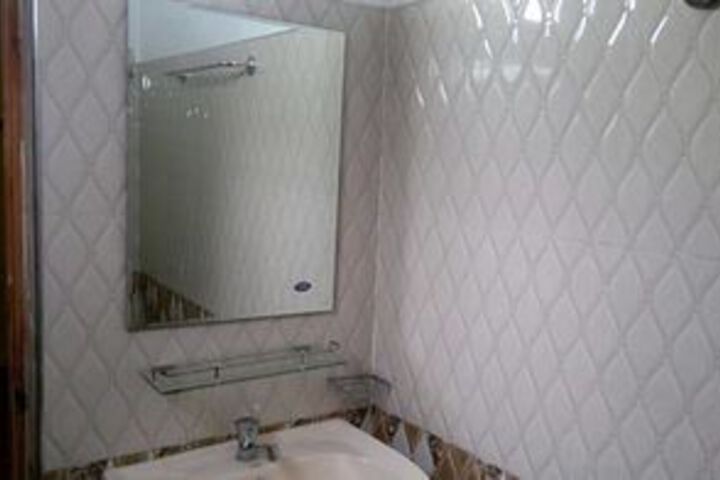 Room 6 of 14