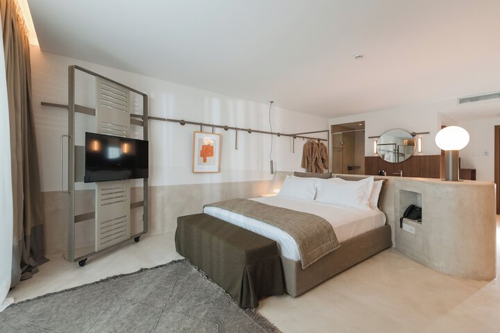 Room 10 of 115