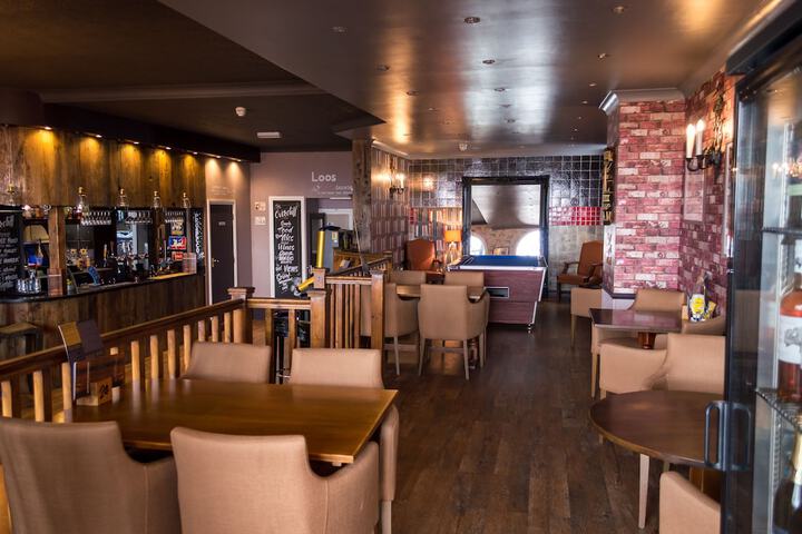 Lounge 107 of 118