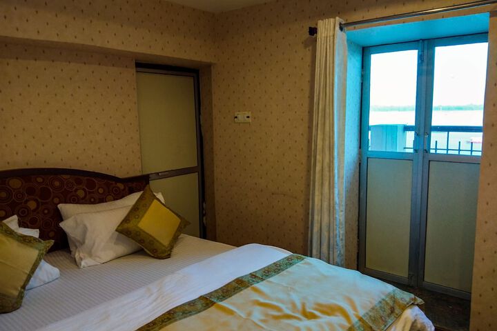 Room 7 of 117