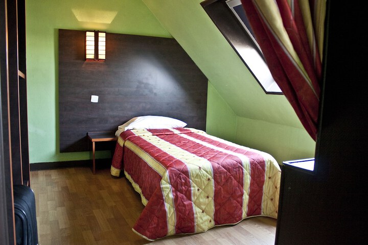 Room 11 of 21