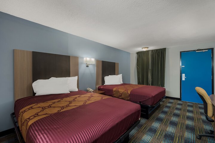 2 Queen Beds (8 of 9)