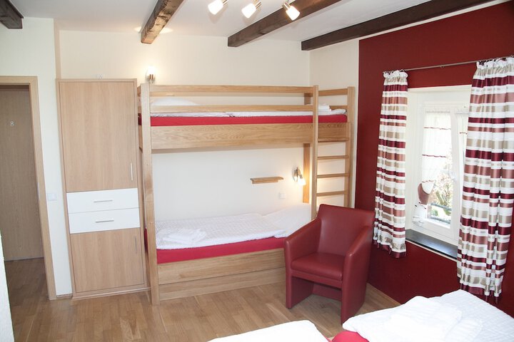 Room 16 of 39