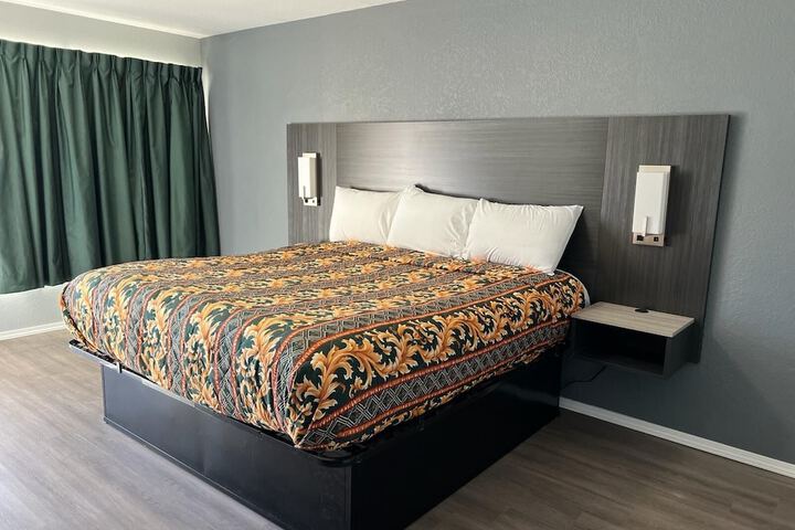 Standard Room, King or Two Doubles (2 of 17)