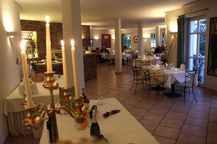 Dining 13 of 43