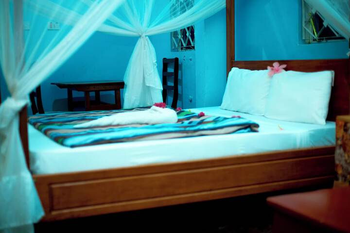 Room 2 of 6
