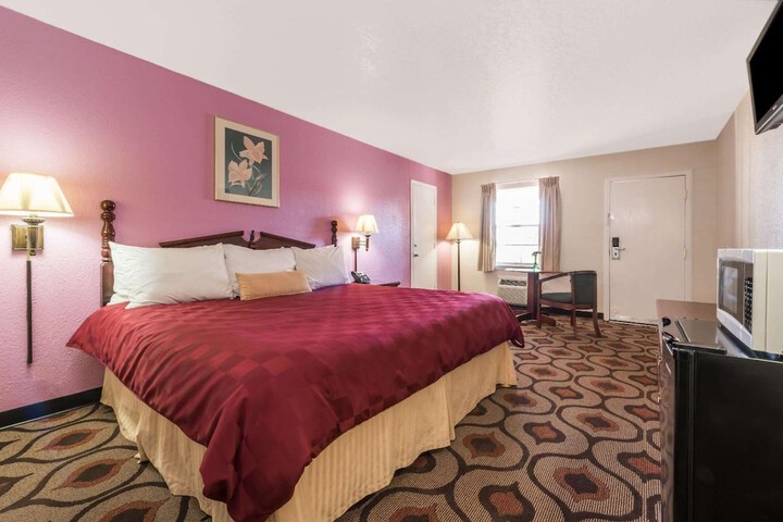 Room 11 of 35