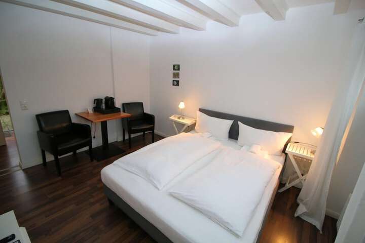 Room 11 of 49