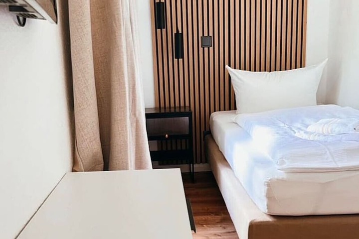 Room 12 of 17