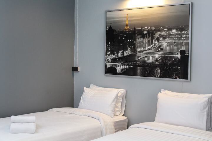 Room 27 of 61