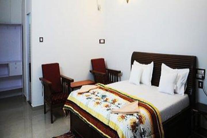 Room 2 of 6