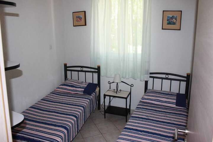 Room 12 of 29
