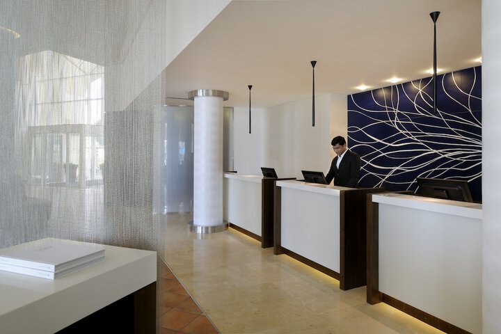 Check-in/check-out kiosk
