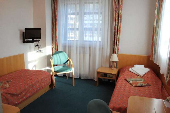 Room 37 of 73