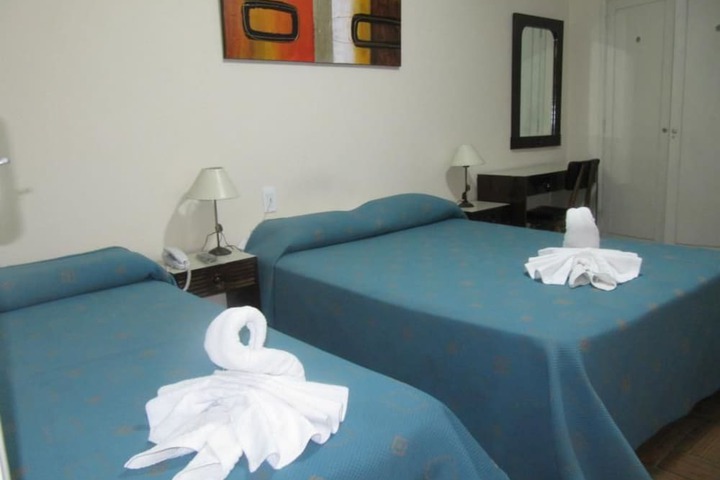 Room 4 of 8