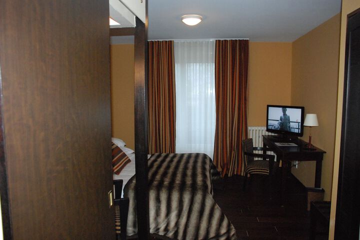 Room 8 of 67
