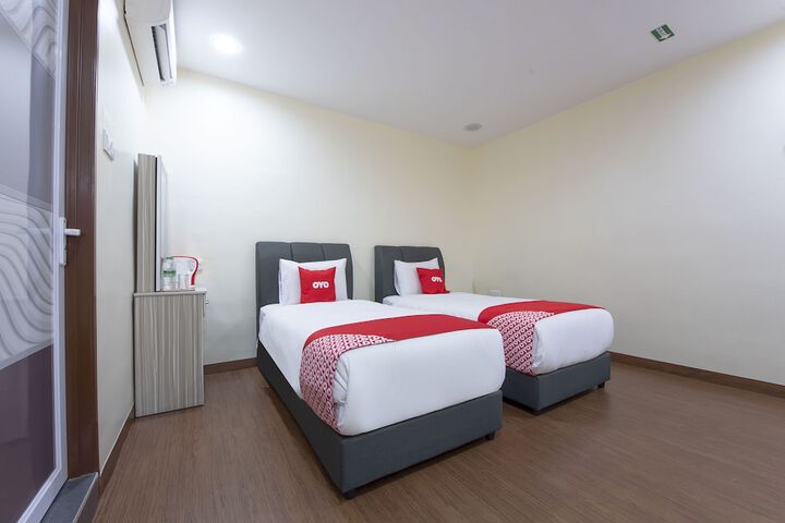 Room 16 of 34