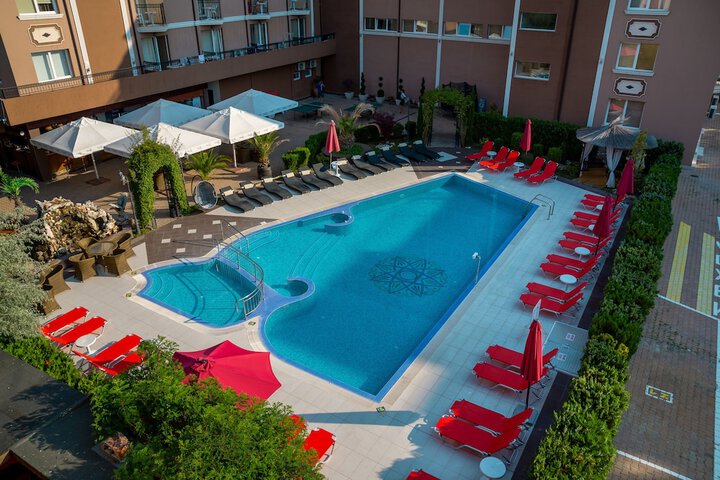 Pool 50 of 73