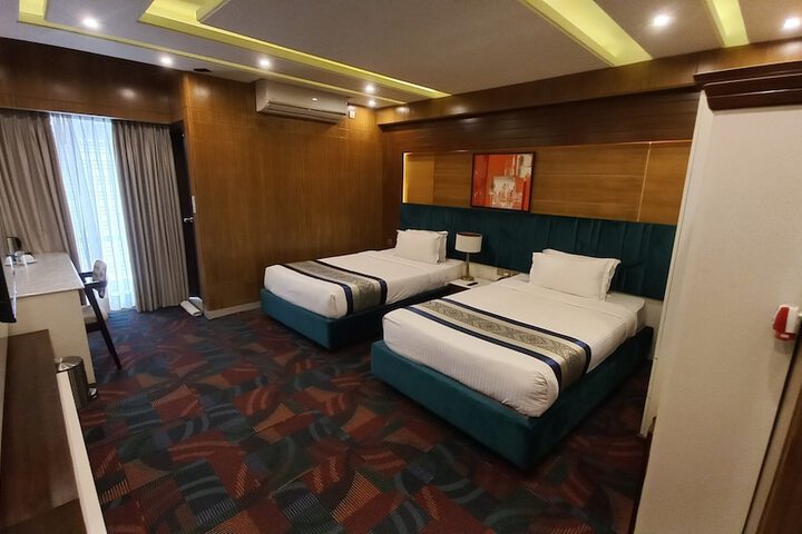 Room 34 of 76