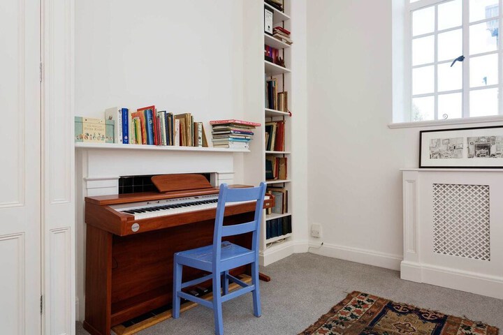 General 8 of 19