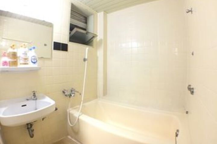 Room 13 of 115